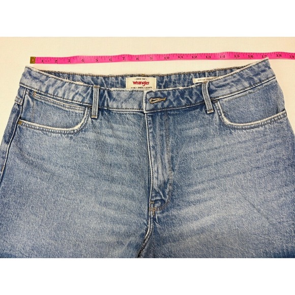 Wrangler Women's Mid Rise Vintage Denim Shorts Size 14 NWOT - Picture 6 of 13